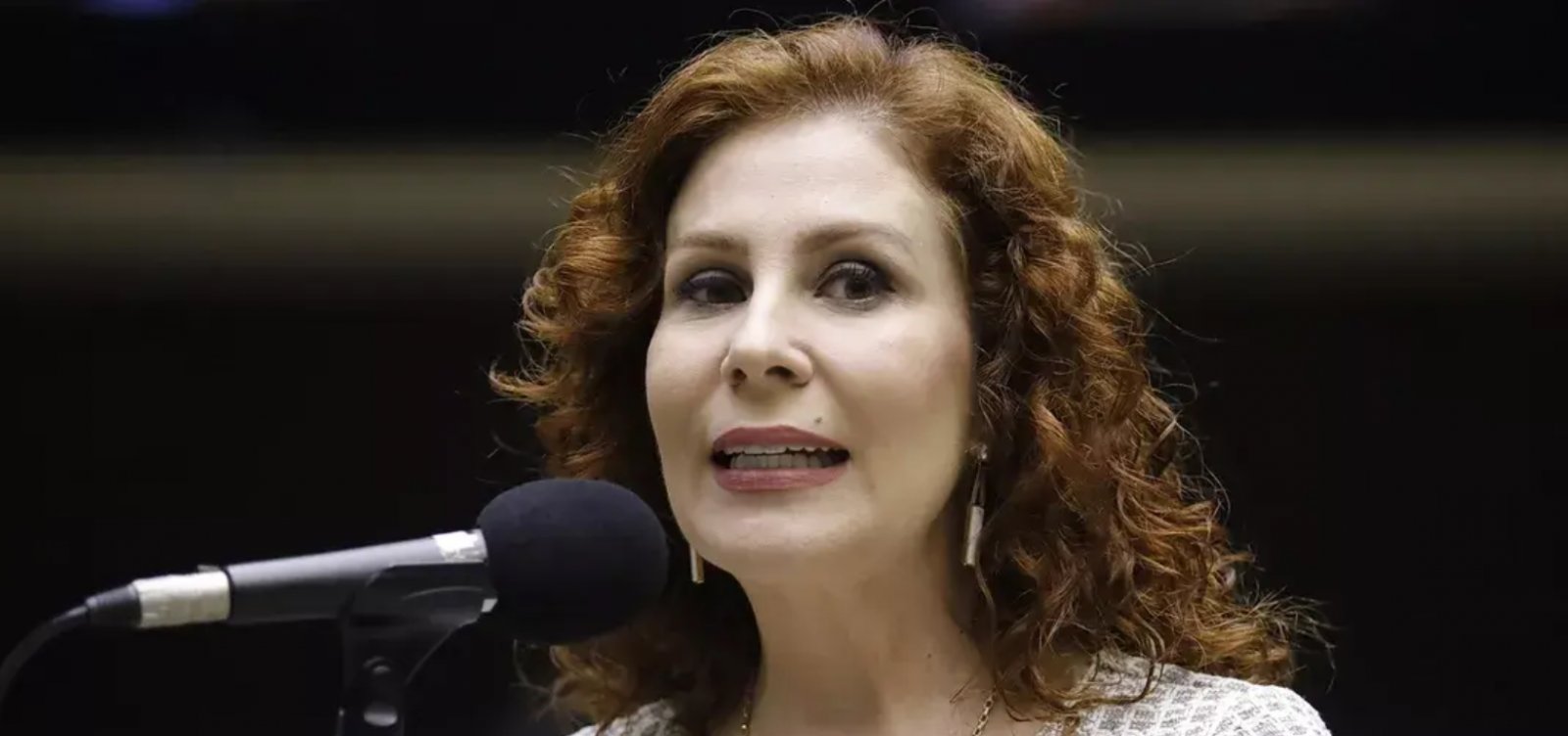 Família de Carla Zambelli segue em apartamento funcional mesmo após prazo de desocupação