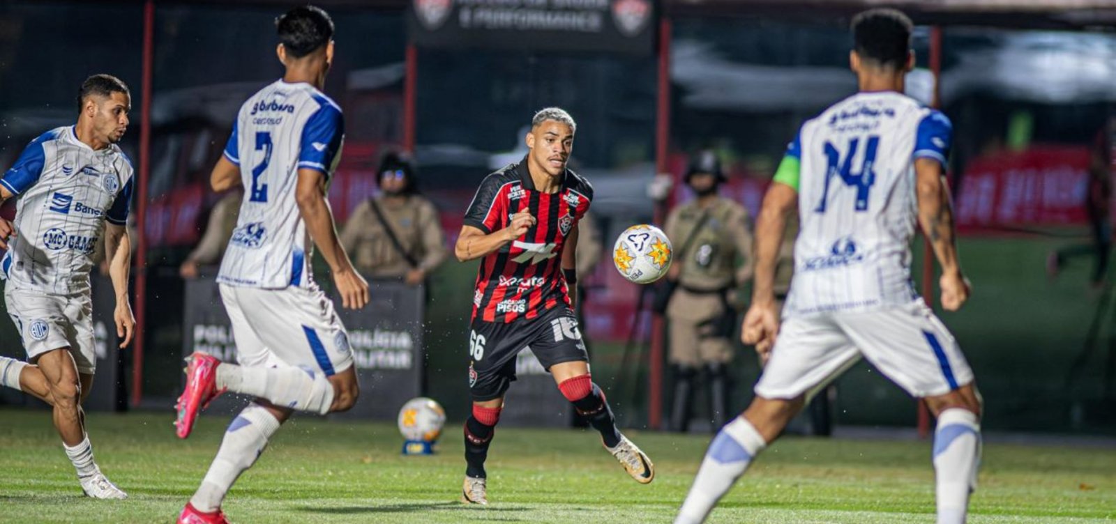 Vitória perde para o Confiança e está eliminado da Copa do Nordeste