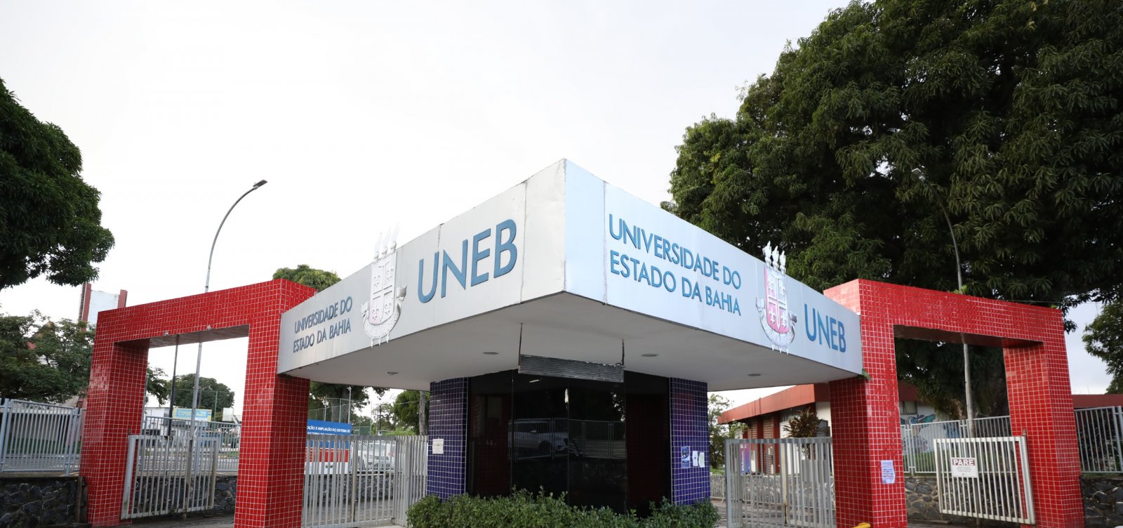 Estudantes já podem sacar até R$ 800 de auxílio na Bahia