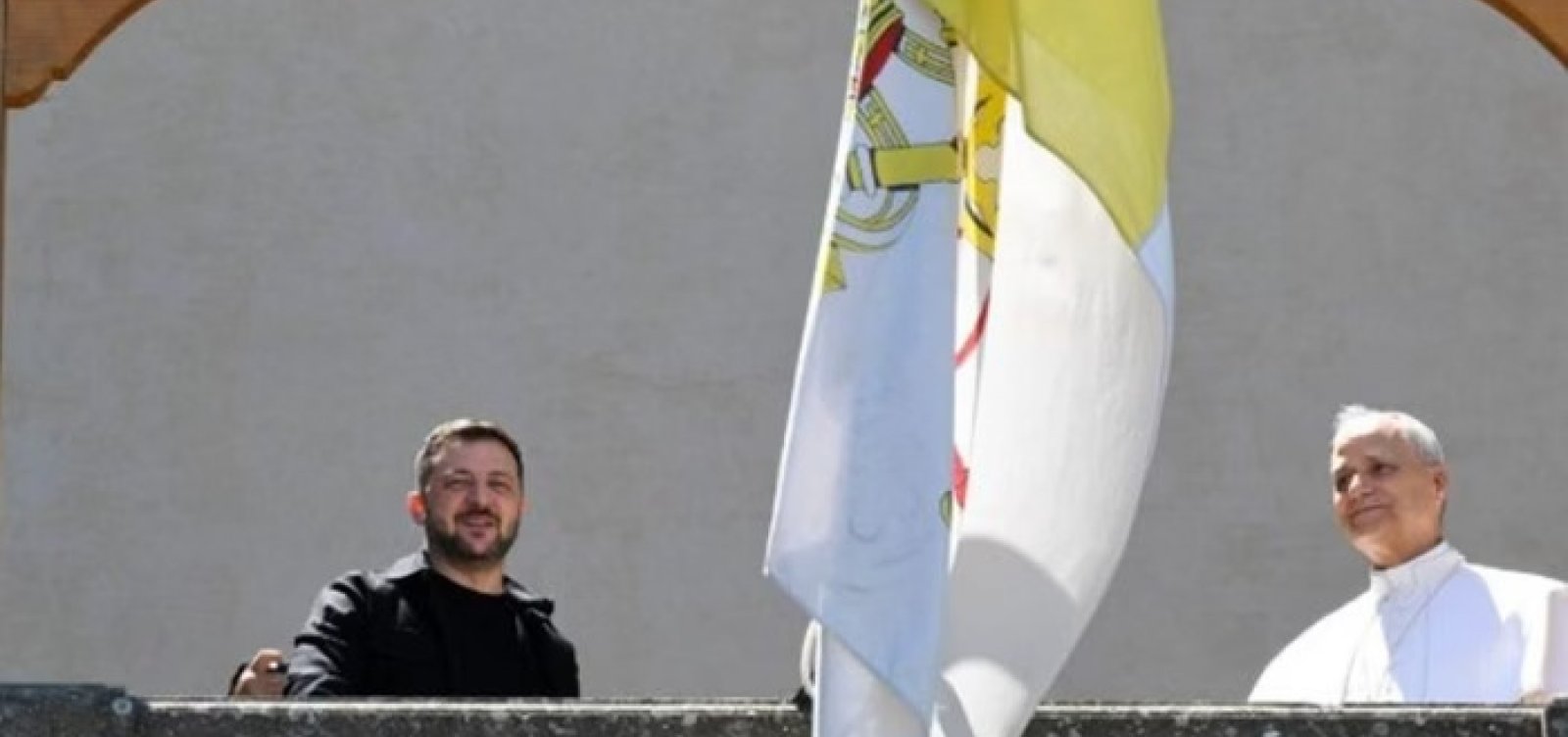 Papa recebe Zelensky e volta a oferecer Vaticano como sede para negociações com a Rússia
