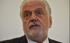 "Sai a legitimidade e entra a farsa", diz Wagner sobre novo governo Temer