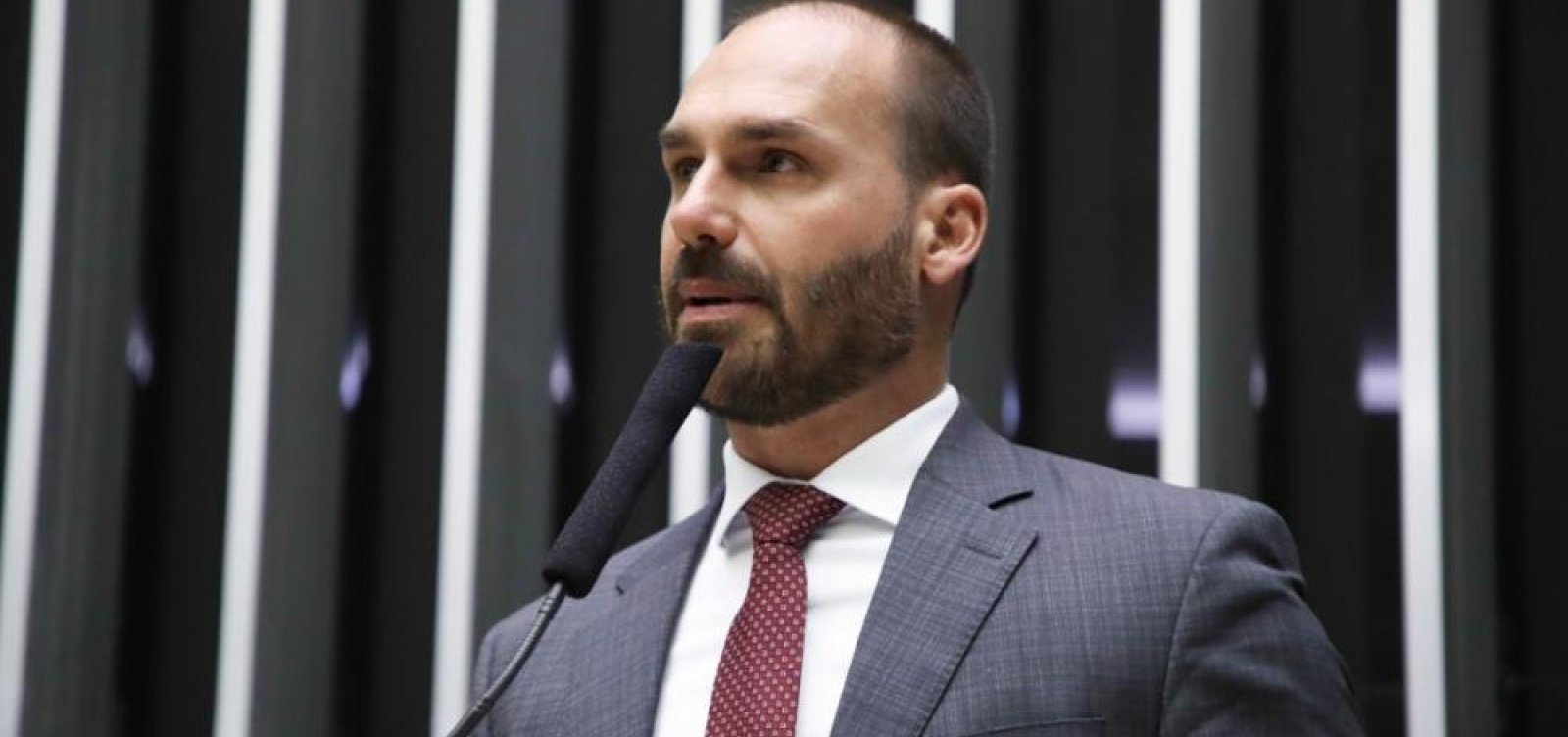 Eduardo Bolsonaro pede agradecimentos a Trump após tarifa de 50% sobre produtos brasileiros