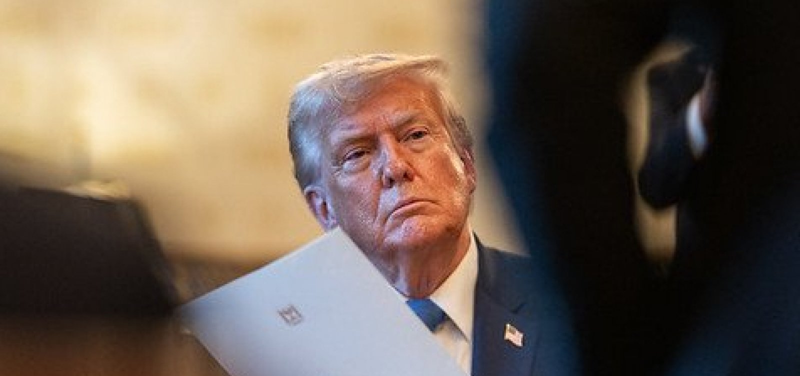 Jornal francês chama Trump de "mafioso internacional" após imposição de tarifa ao Brasil