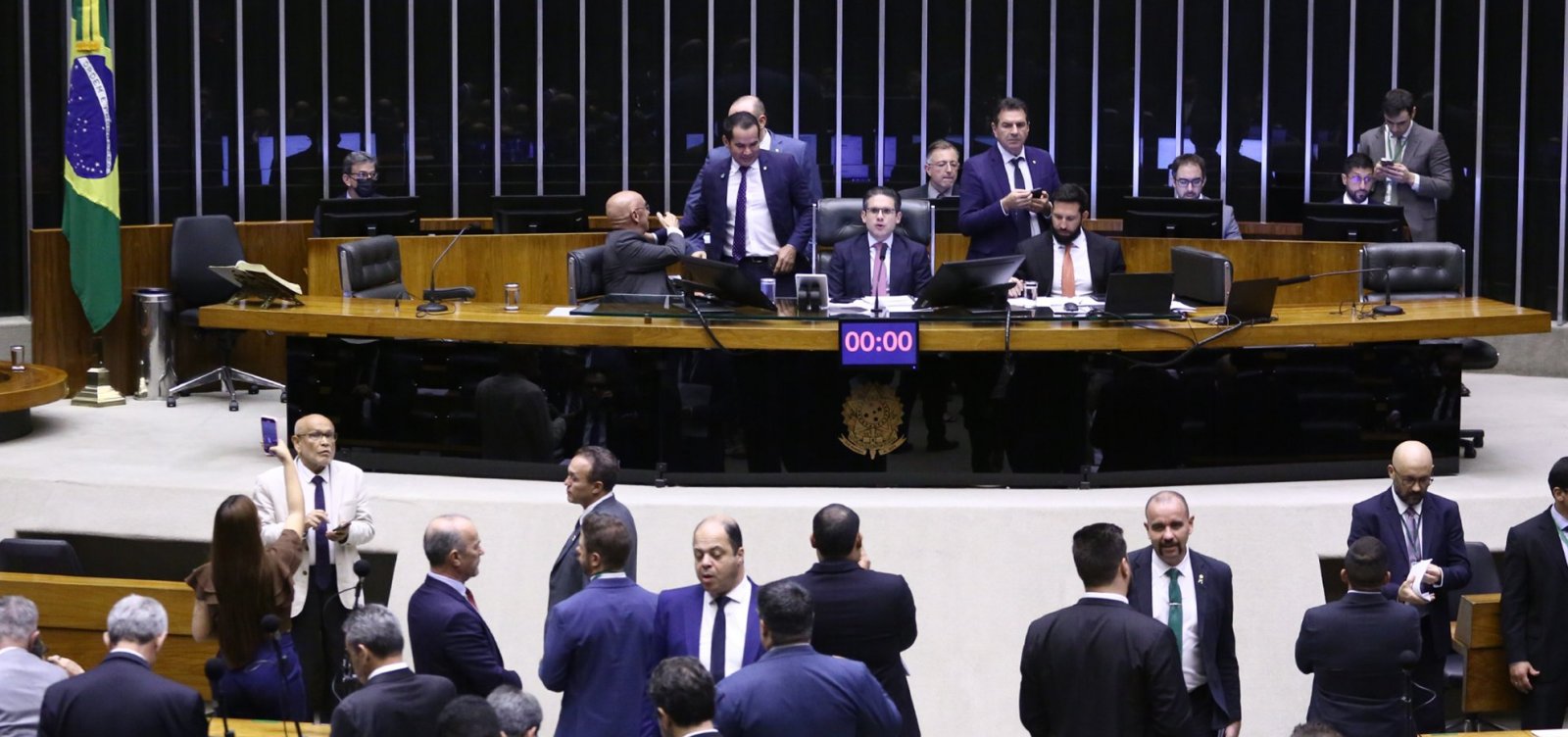 Deputados baianos da direita revelam tensão com efeito do tarifaço de Trump sobre eleições de 2026