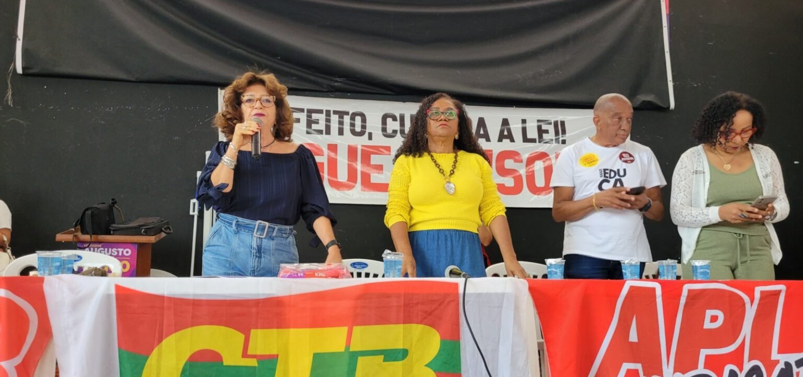 Greve da educação chega a 70 dias com nova contraproposta; Prefeitura diz que 78% das escolas estão em funcionamento