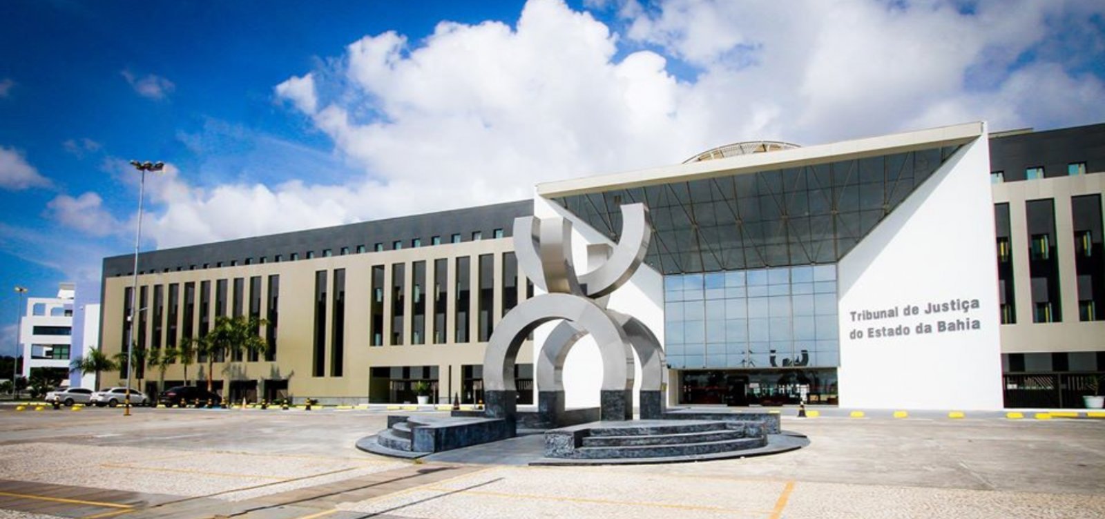 TJ-BA aumenta em 50% auxílio-saúde para juízes e cria novo cargo comissionado