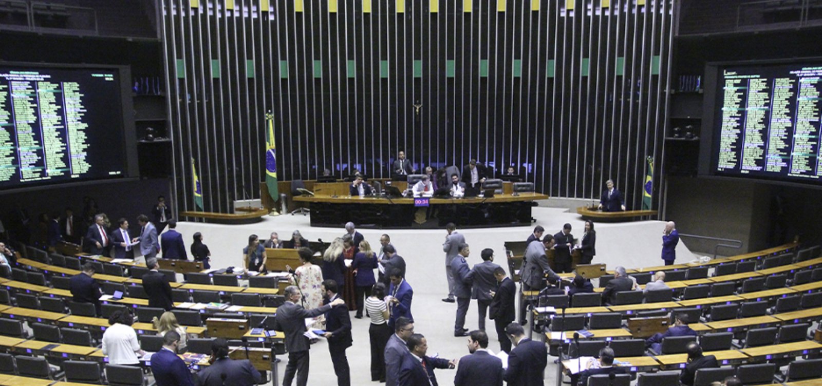 Câmara aprova uso de R$ 22 bilhões para financiamento de pesquisas científicas