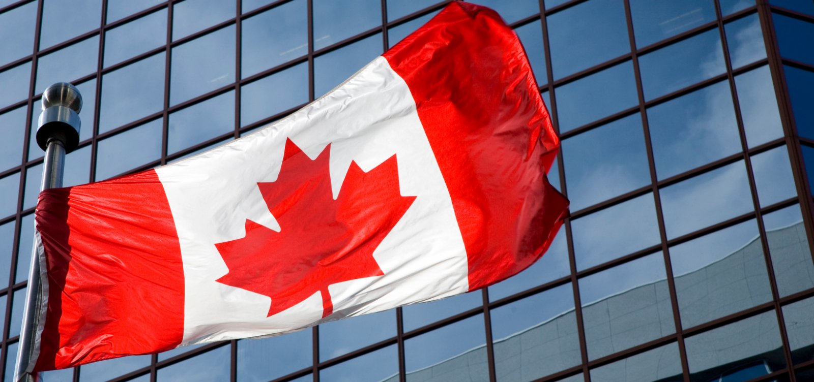 Canadá anuncia tarifa extra de 25% para aço com origem chinesa