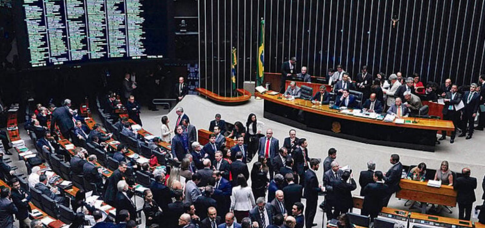 Maioria dos deputados baianos vota a favor do PL que flexibiliza licenciamento ambiental; confira 