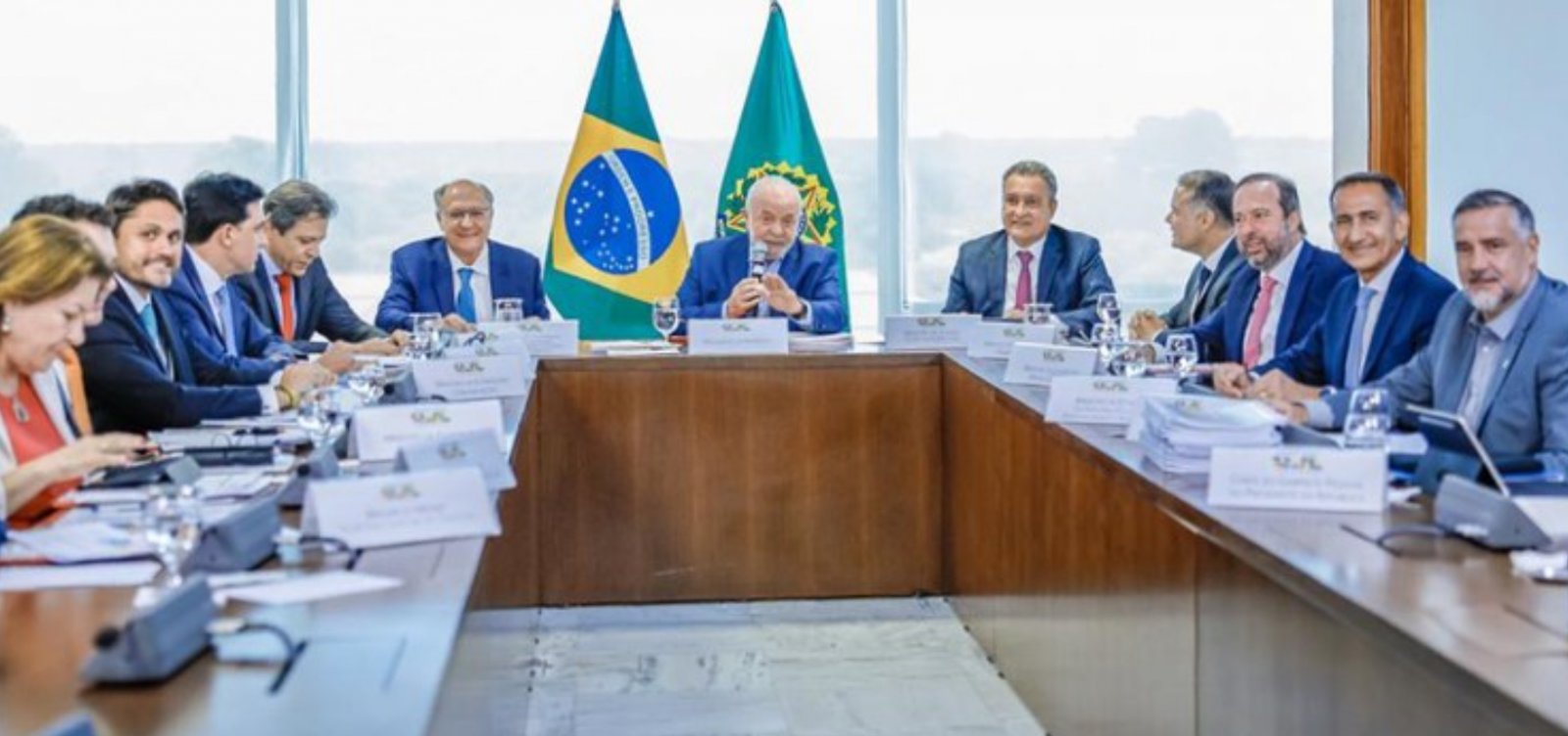 Governo Lula orienta ministros a evitarem declarações sobre Bolsonaro para evitar vitimização