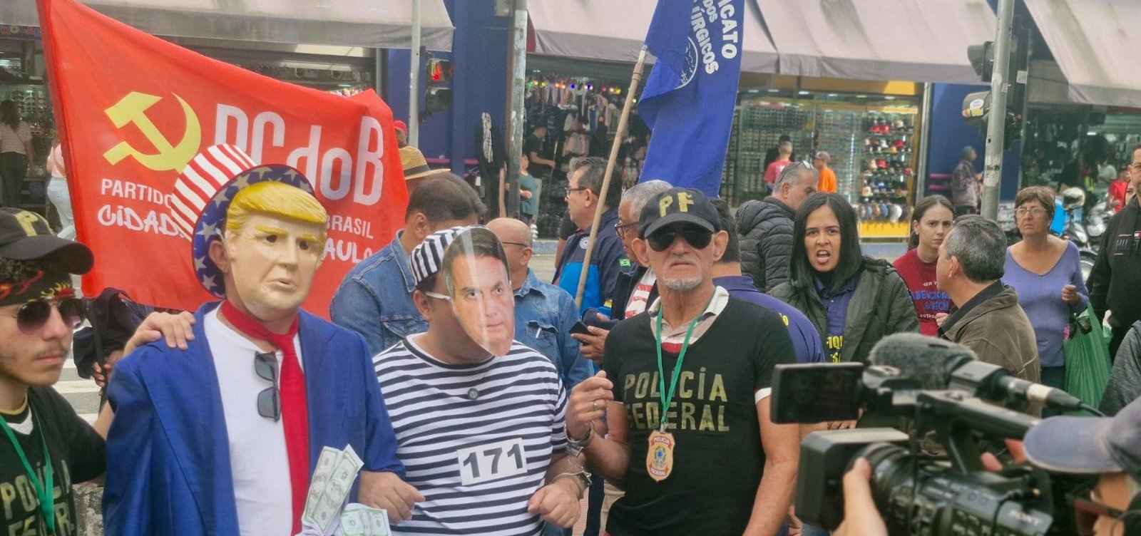 Manifestantes protestam na 25 de Março contra investigação dos EUA