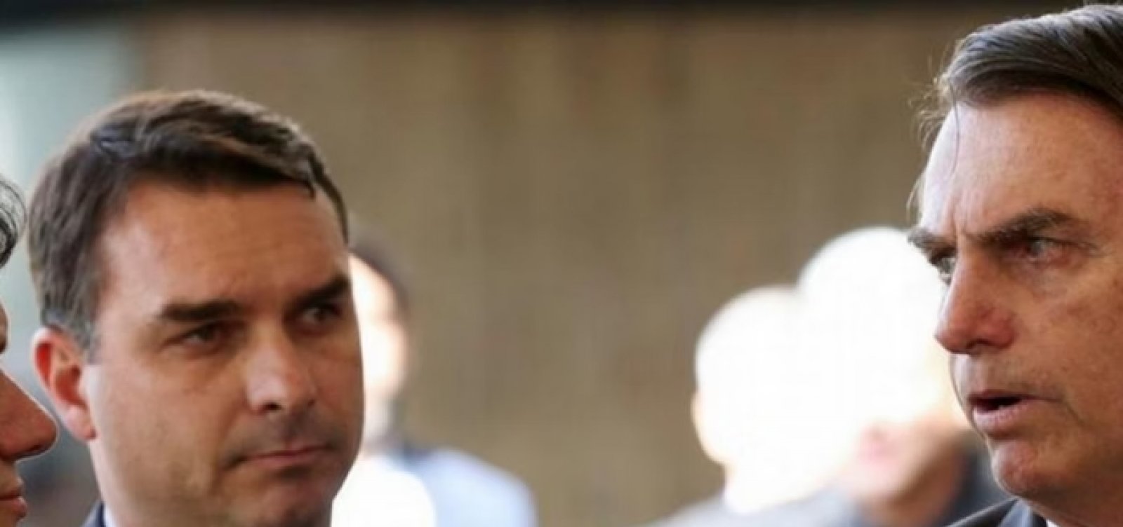 Flávio Bolsonaro pede fim de tarifa de Trump e apaga post nas redes sociais