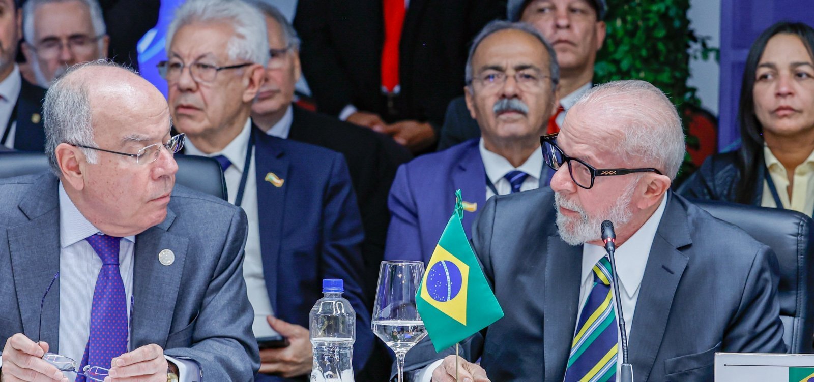 Lula se reúne com Mauro Vieira no Alvorada, em meio a crise com EUA 