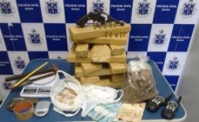 Dupla é presa com 15 quilos de drogas em Vitória da Conquista