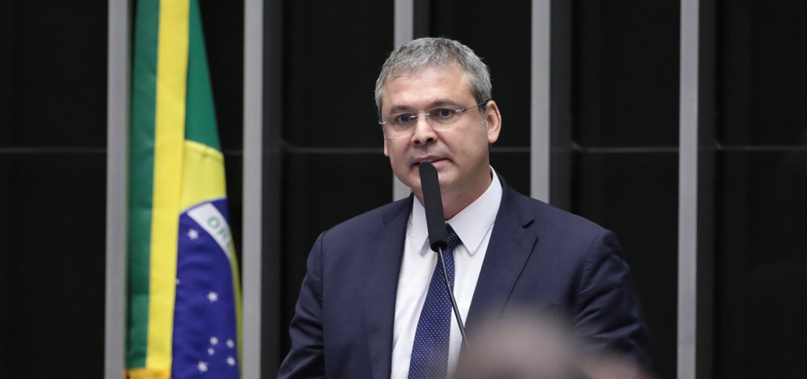 Líder do PT aciona STF para barrar nomeação de Eduardo Bolsonaro e evitar manobra para manter mandato