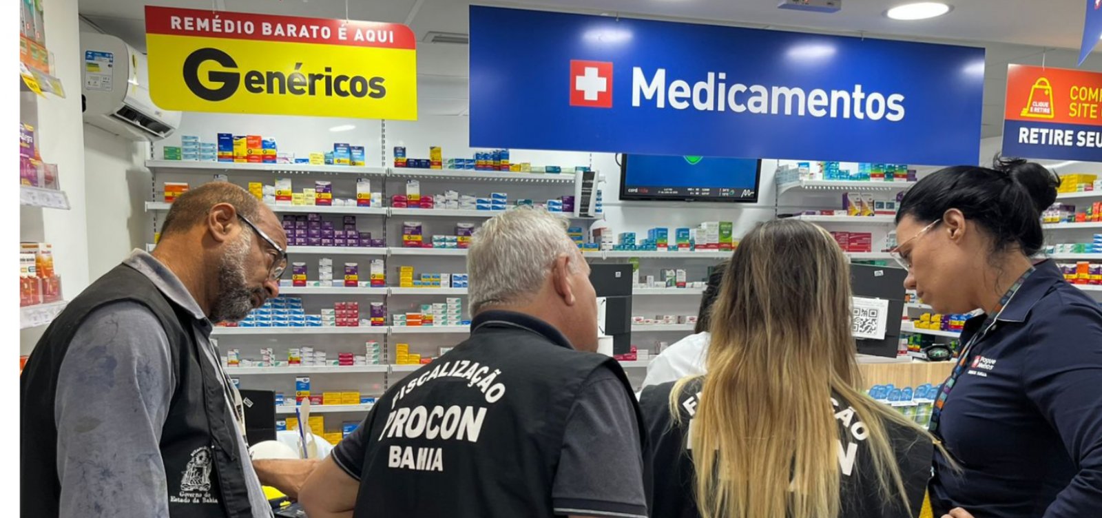 Procon fiscaliza exigência de dados pessoais para concessão de descontos em farmácias de Salvador
