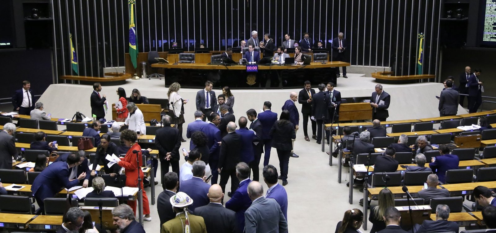 Em apenas sete meses, deputados baianos já gastaram mais de R$ 1 milhão com combustíveis