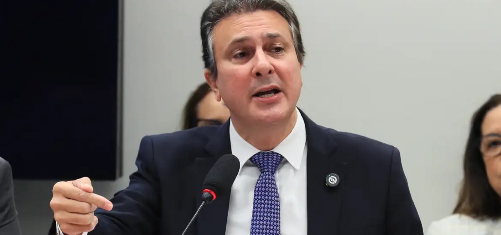 Ministro anuncia aumento de 30% no teto do Fies para medicina