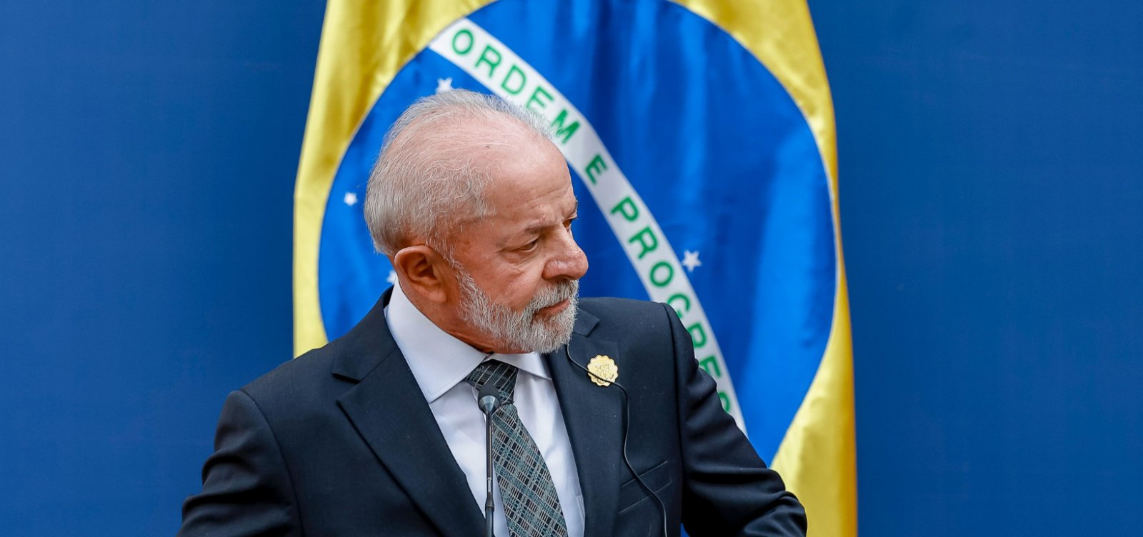 Lula diz que Bolsonaro é um "fujão" e define Eduardo como uma "vergonha"