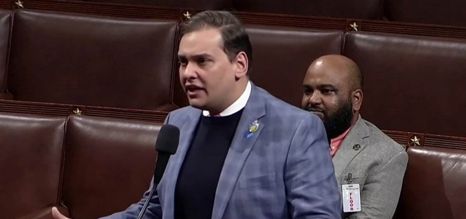 Ex-deputado americano George Santos deve ser preso nesta sexta-feira
