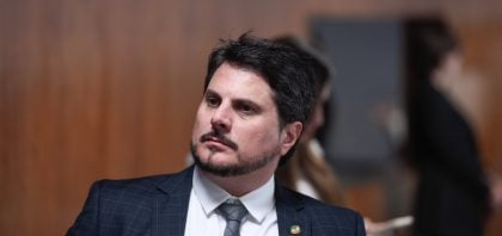 Marcos do Val contraria STF e viaja para os Estados Unidos