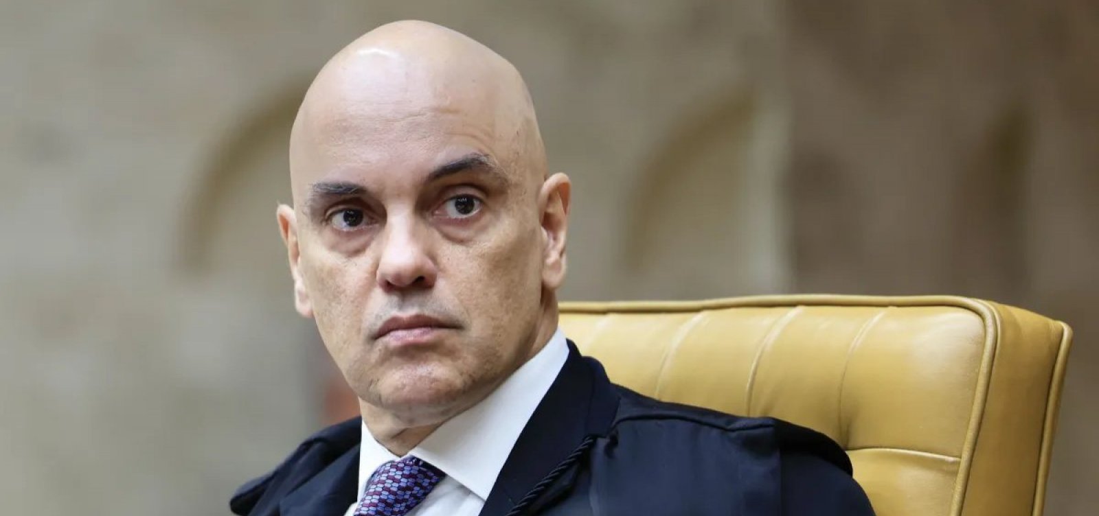 Moraes ordena retirada de deputados em frente ao STF e proíbe acampamentos
