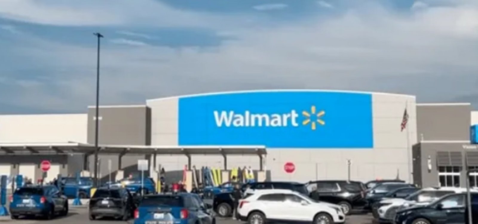 Ataque deixa 11 feridos em supermercado Walmart nos EUA