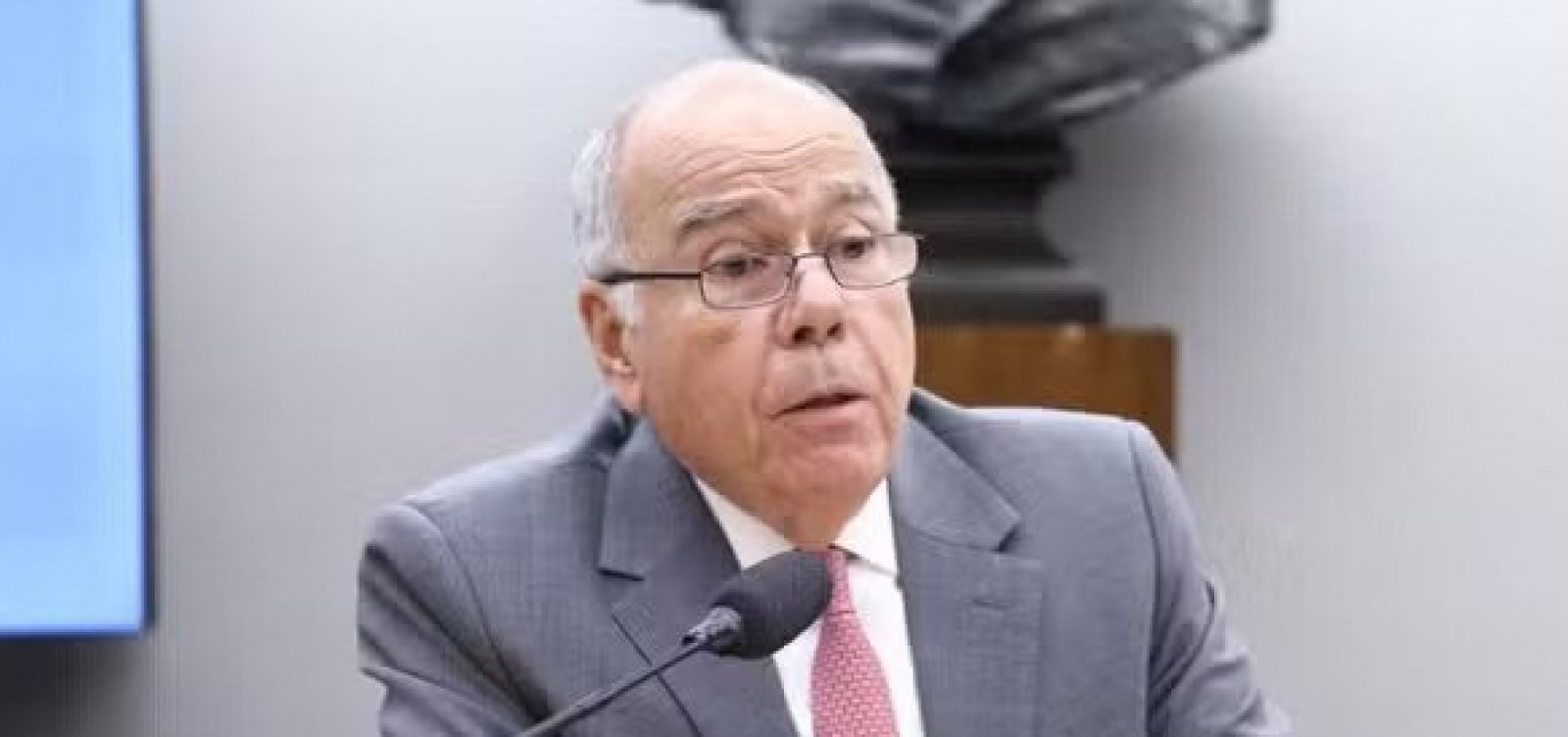 Chanceler brasileiro chega aos EUA e sinaliza disposição para diálogo sobre "tarifaço"