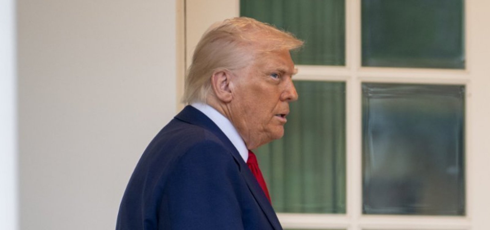 Trump fecha acordo com União Europeia e anuncia taxa de 15%