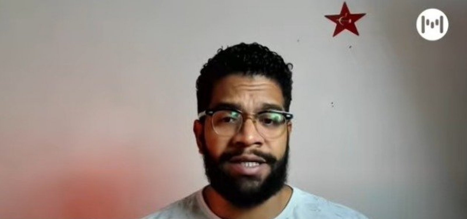 Juventude brasileira está esvaziada de debates sérios sobre poder político, afirma Jones Manoel