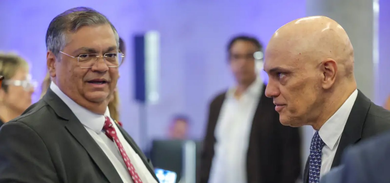 Dino defende Moraes após sanções dos EUA: “Apenas fazendo seu trabalho”
