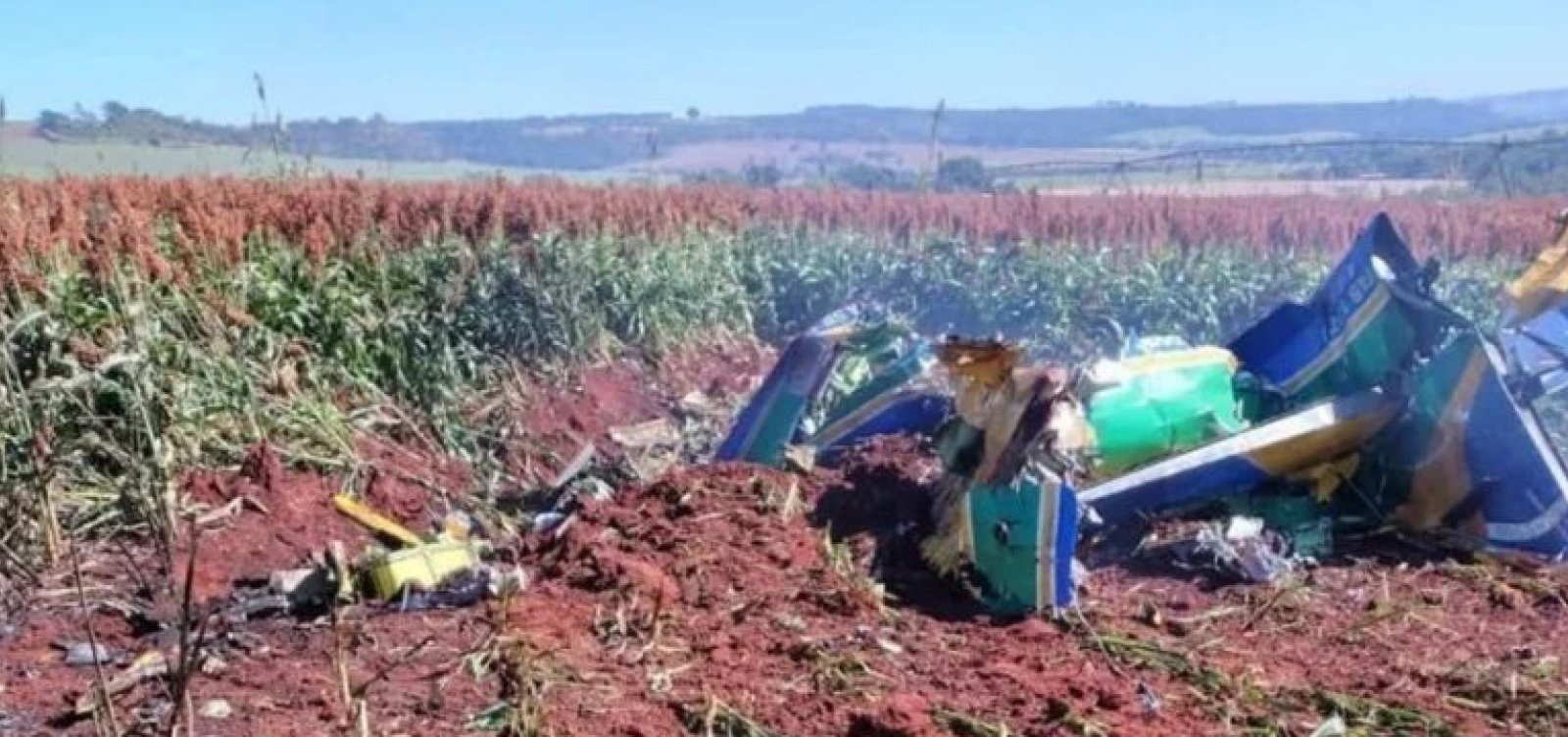 Aviões da Esquadrilha da Fumaça se chocam durante voo de treinamento
