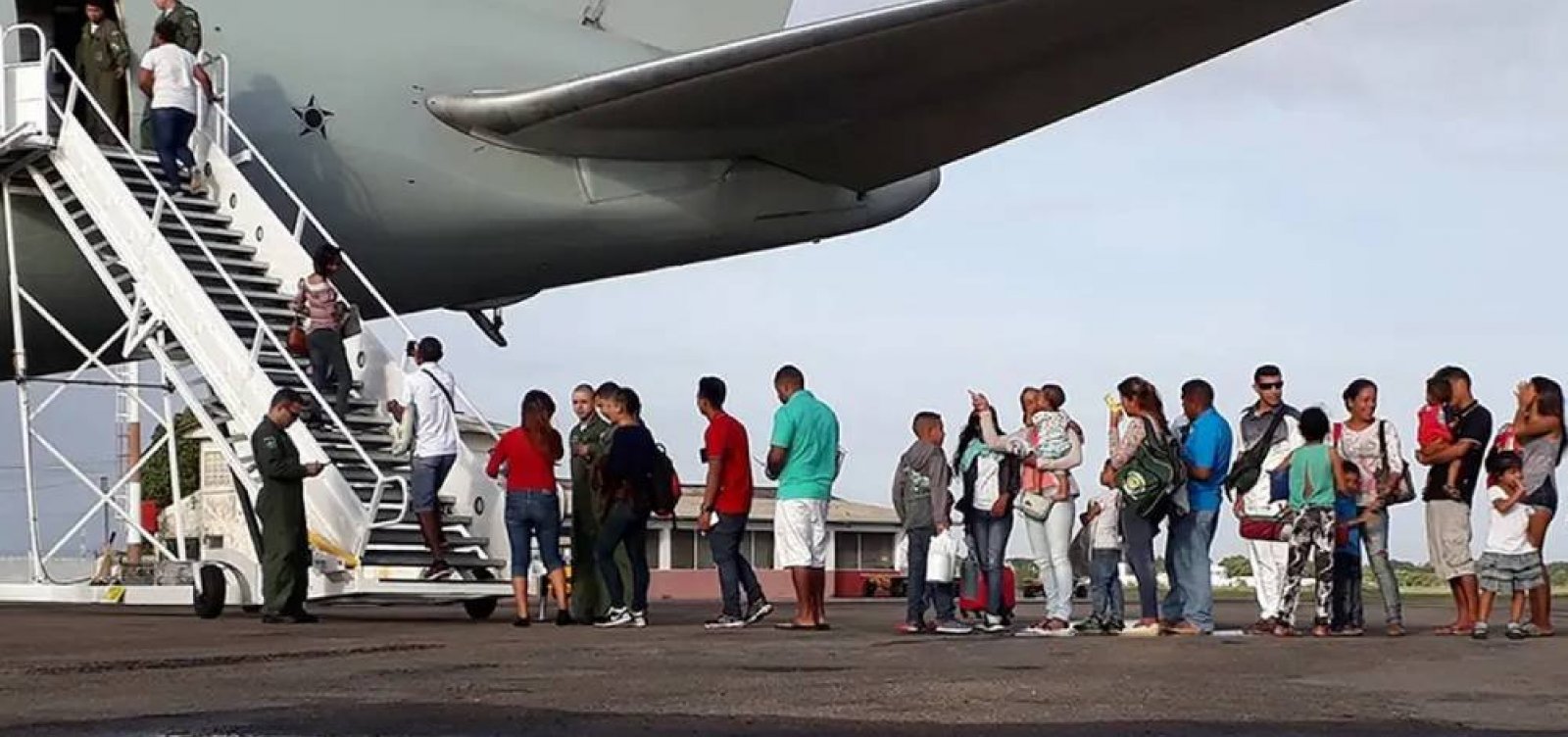 Governo Lula vai lançar programa 'Aqui é Brasil' para acolher deportados dos EUA