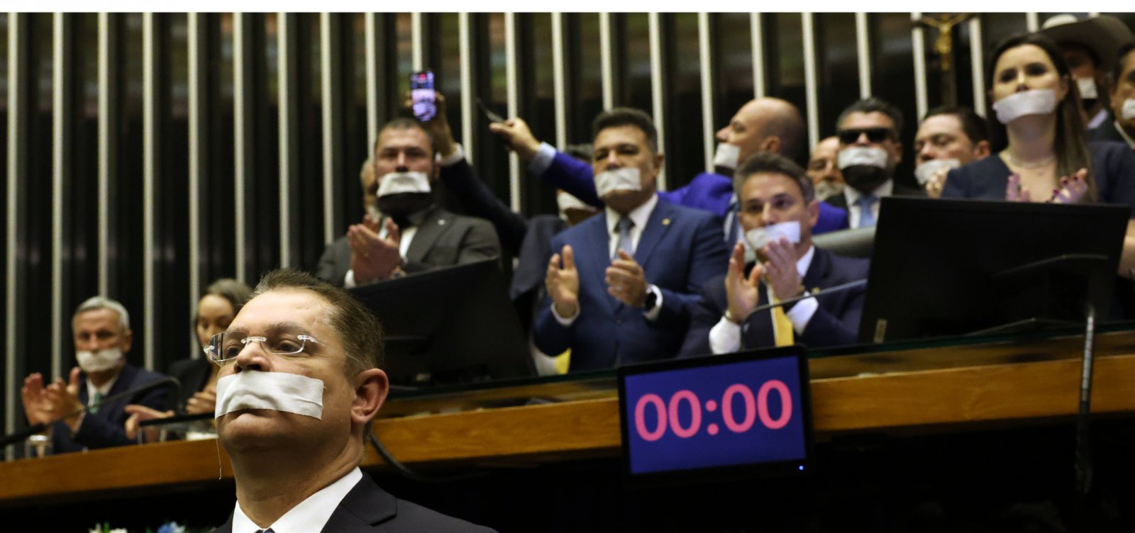 Após protestos e obstrução da oposição, Alcolumbre e Motta cancelam sessões no Congresso