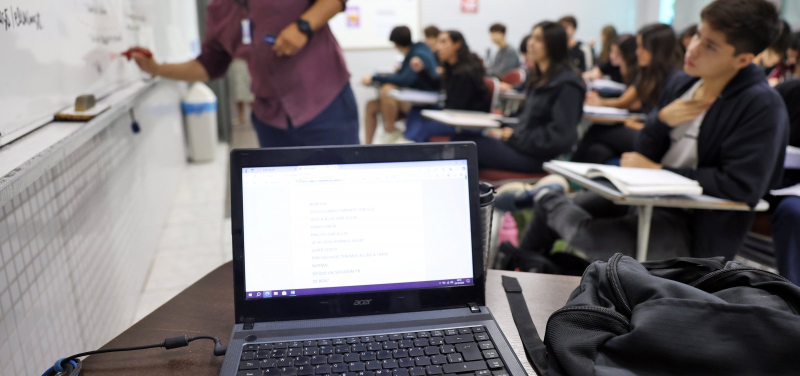 Venda casada de material didático em escolas particulares volta a ser alvo de denúncias de pais