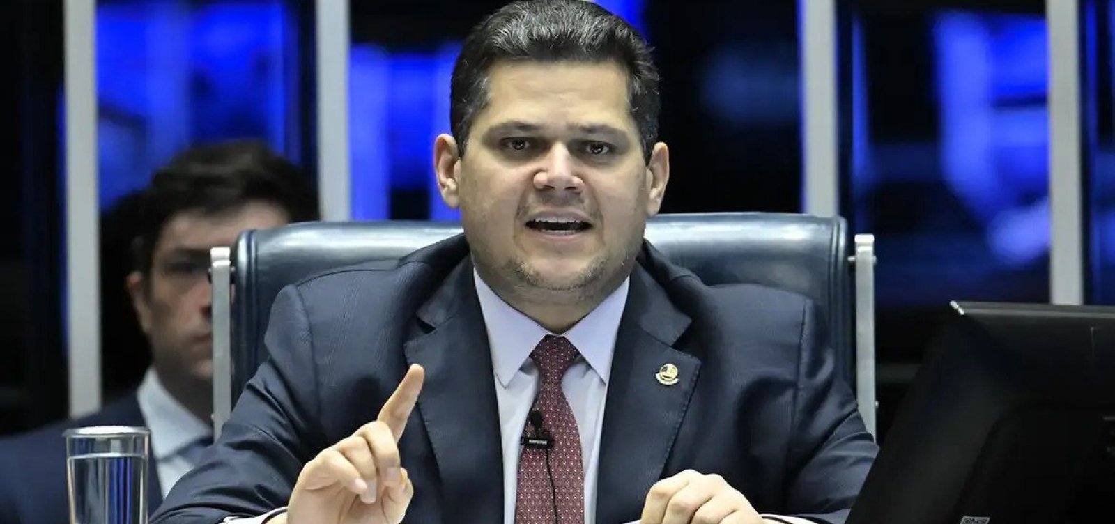 Davi Alcolumbre determina sessão remota no Senado em meio à obstrução da oposição