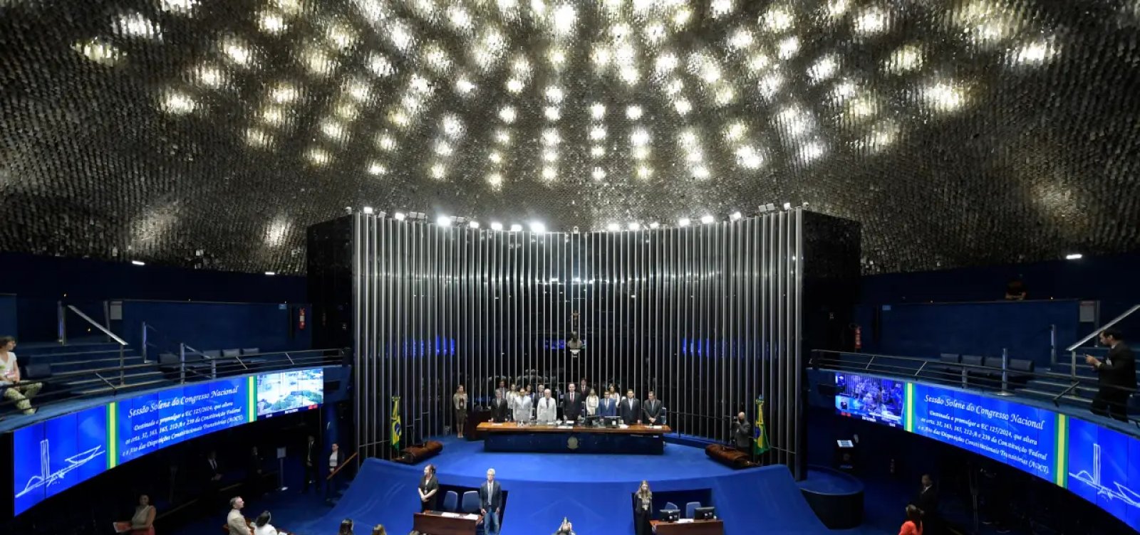 Senado aprova isenção de IR para quem ganha até dois salários mínimos