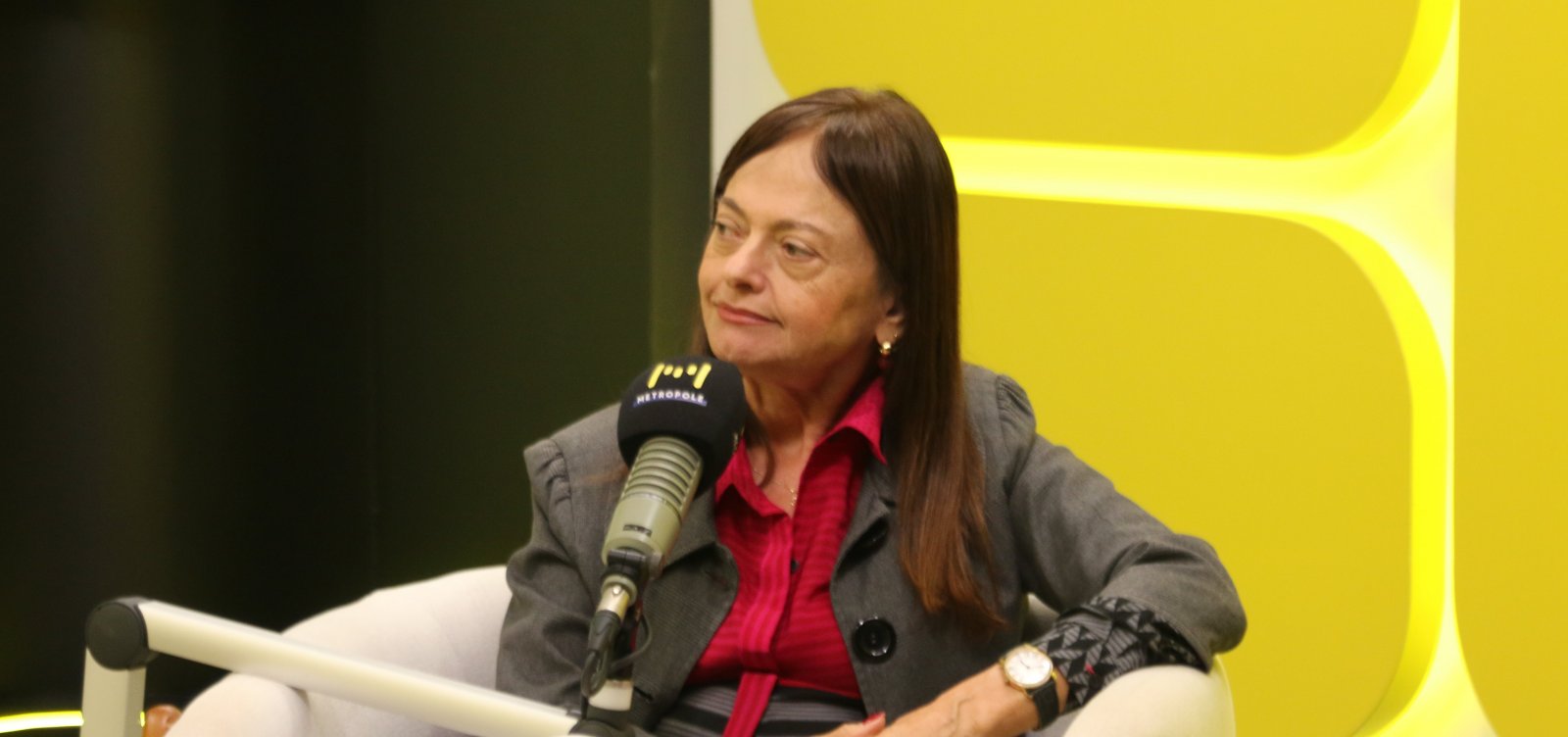“Bolsonaro diz tanta besteira que se complica”, diz Alice Portugal 