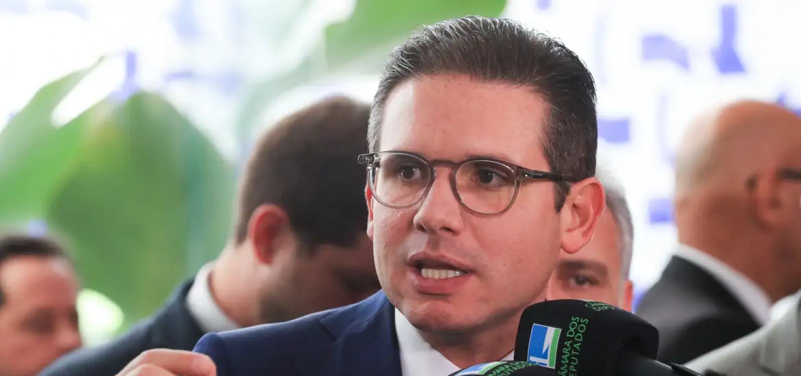 Hugo Motta pede suspensão de 14 deputados por invasão ao plenário