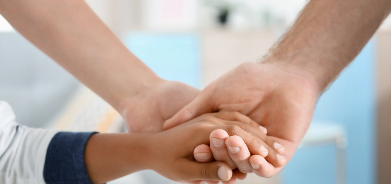 Adoções por casais homoafetivos crescem 242% em cinco anos no Brasil, aponta CNJ 