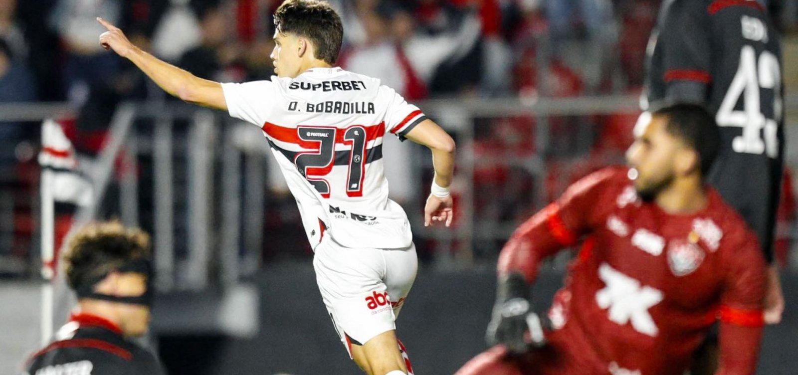 No Morumbis, Vitória perde para o São Paulo e corre risco de voltar ao Z4