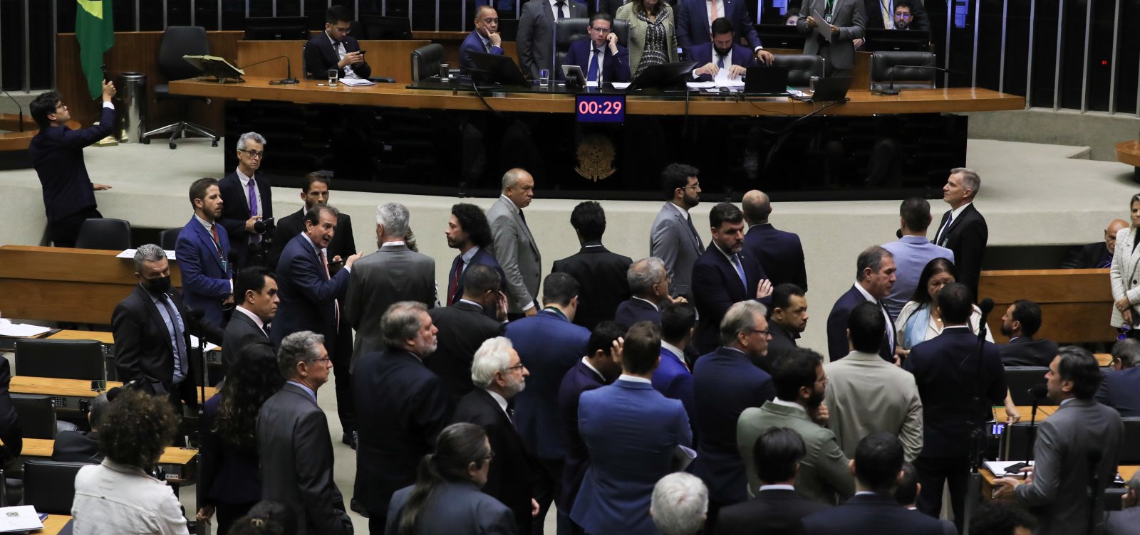 "Pacote da impunidade" inclui aval da Câmara para abertura de inquérito policial