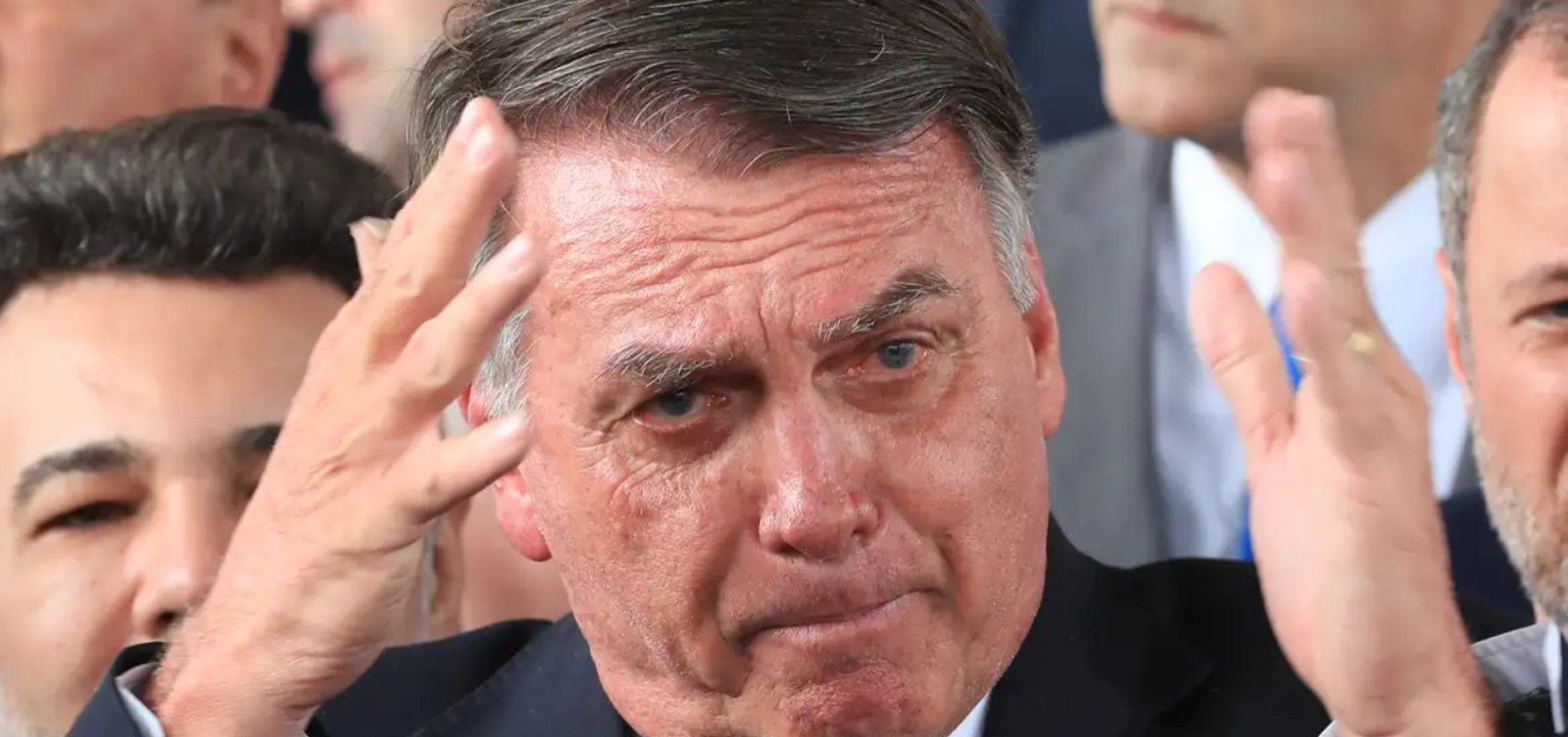 Bolsonaro pede autorização para exames médicos durante prisão domiciliar