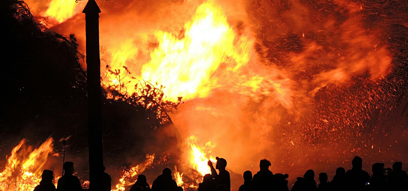 Incêndios florestais afetam países da Europa e mobilizam evacuação de 2 mil pessoas na Espanha