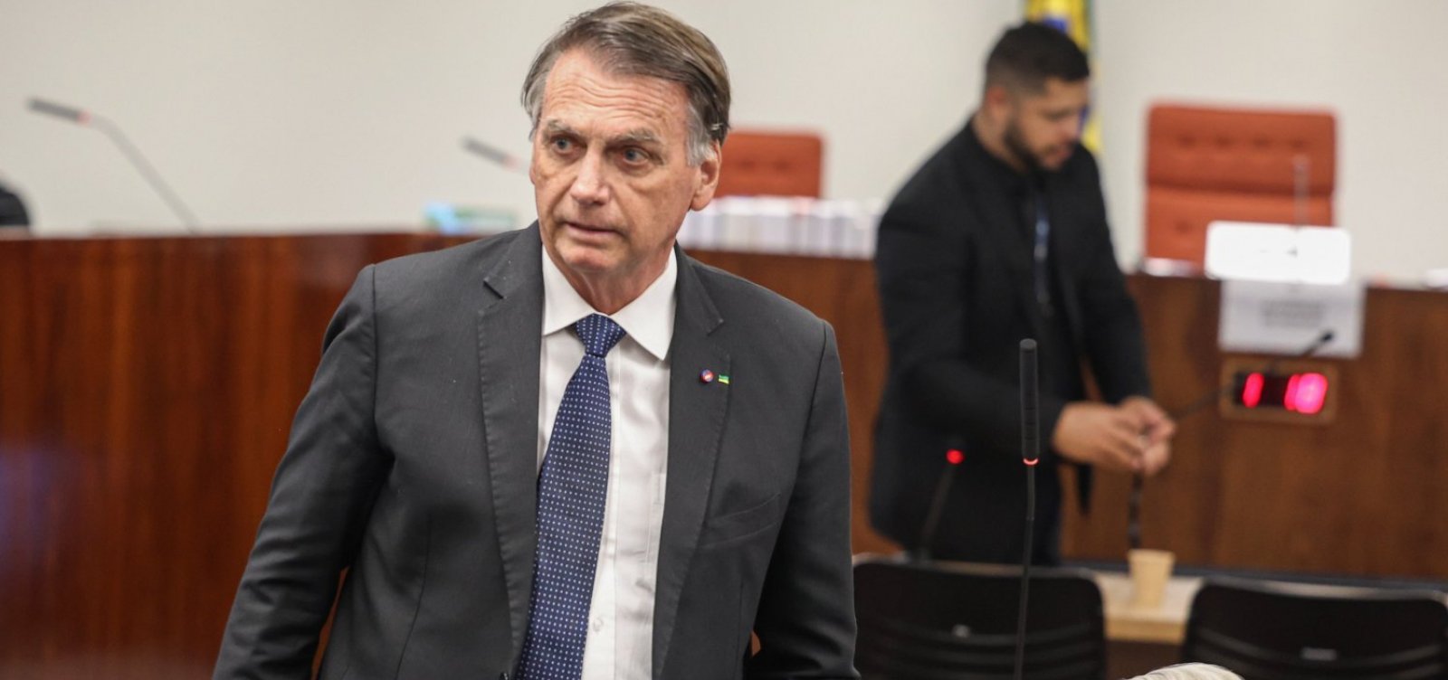 Moraes autoriza Bolsonaro a fazer exames, mas cobra atestado de comparecimento