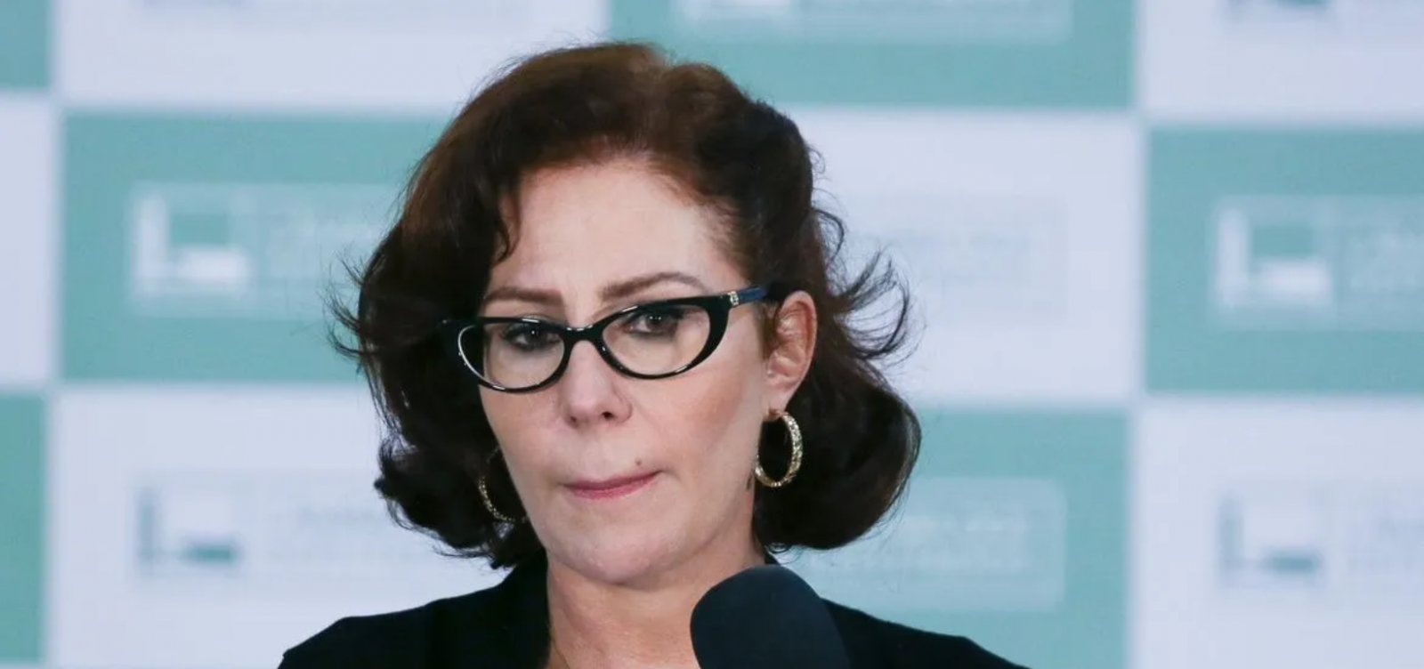 Carla Zambelli segue presa na Itália após passar mal em audiência