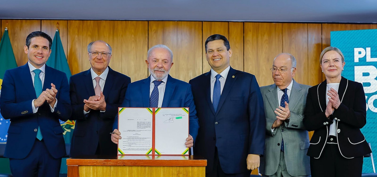 Plano para reduzir impacto de tarifa dos EUA inclui acordos com Índia e Canadá