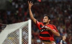 Dirigente do Flamengo revela interesse na contratação do atacante Hernane