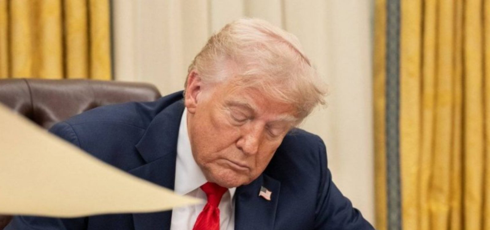 Trump critica economia do Brasil e acusa país de "execução política" contra Bolsonaro