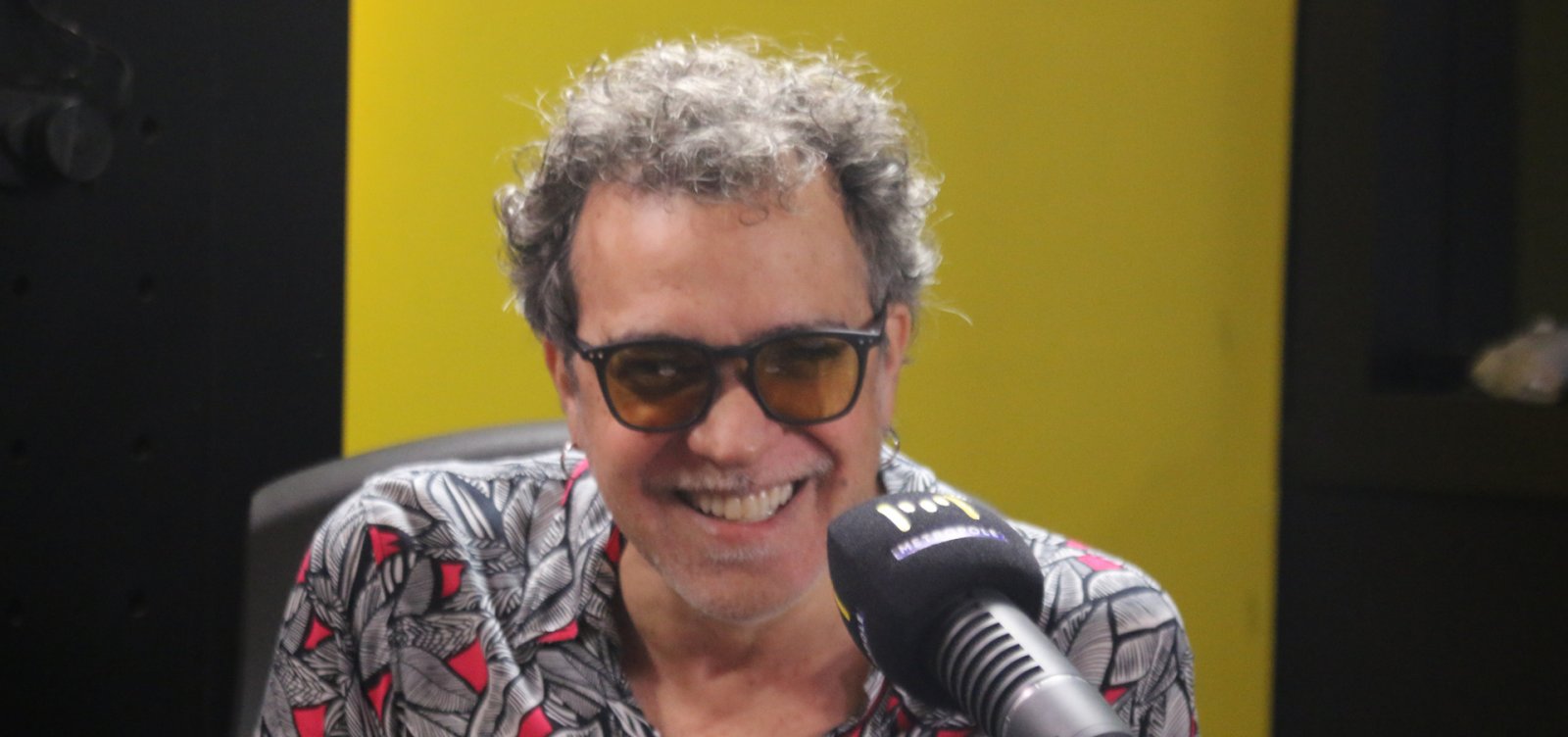 Paulinho Moska comenta formação artística: "A música não me basta"